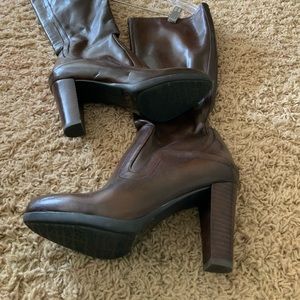 Franco Sarto brown boots. Size 7 - no zipper, pull on boot.